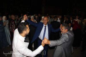 والد العريس م. محمد يرقص مع العروسين